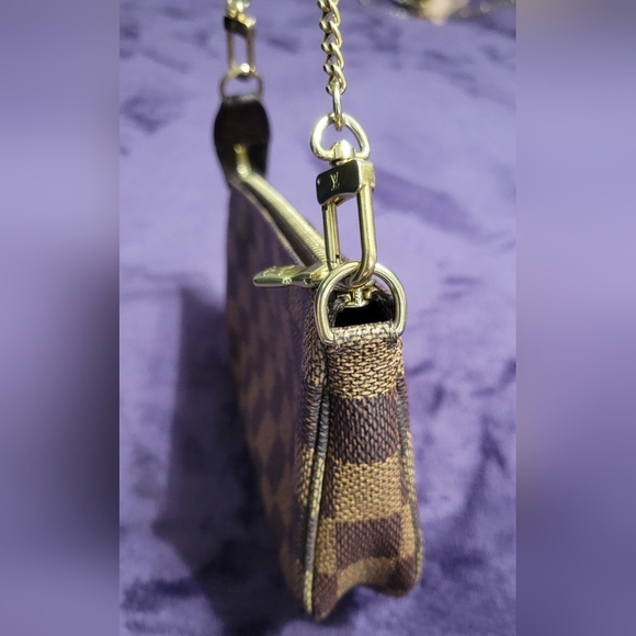 Louis Vuitton Bucket Pochette in Damier Ebene - Picture 10 of 12